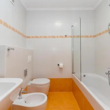 Edra Apartment *